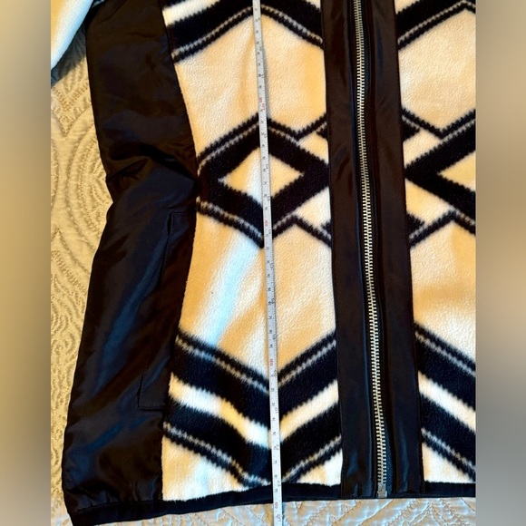 Ralph Lauren L-RL Lauren Active jacket in black & white chevron design size XS - Picture 9 of 11